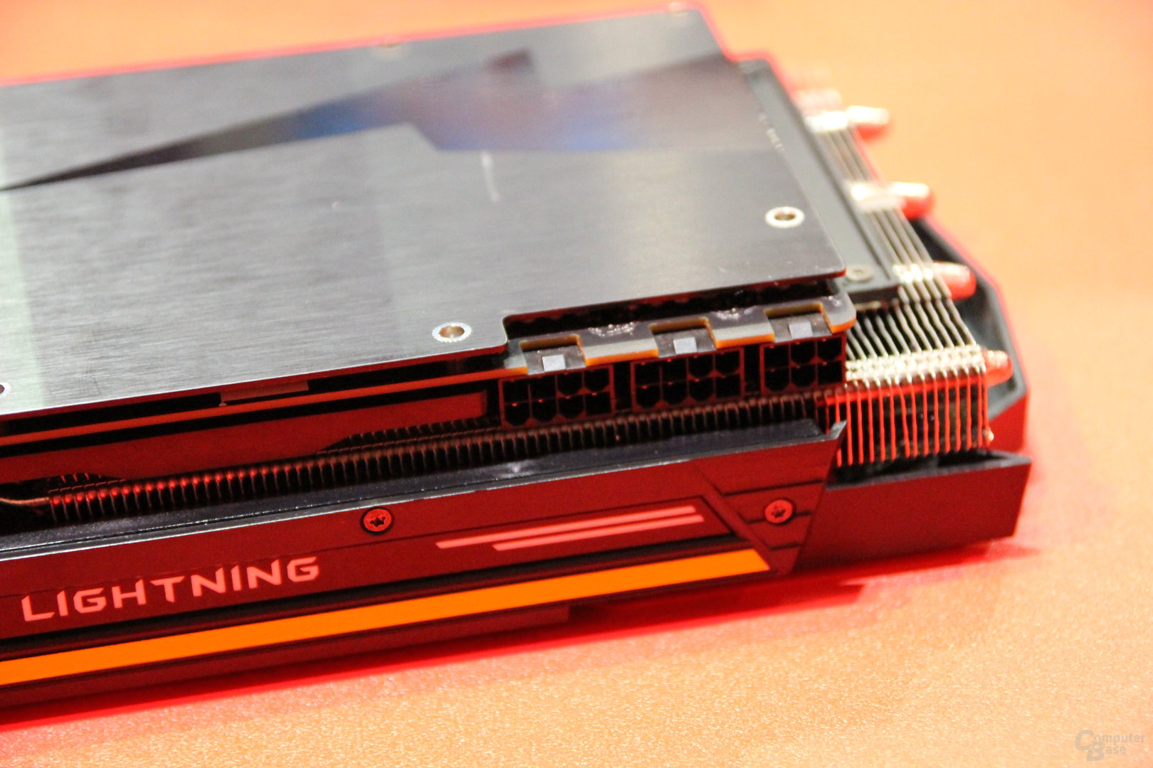 MSI-GeForce-GTX-1080-Lightning-1.jpg
