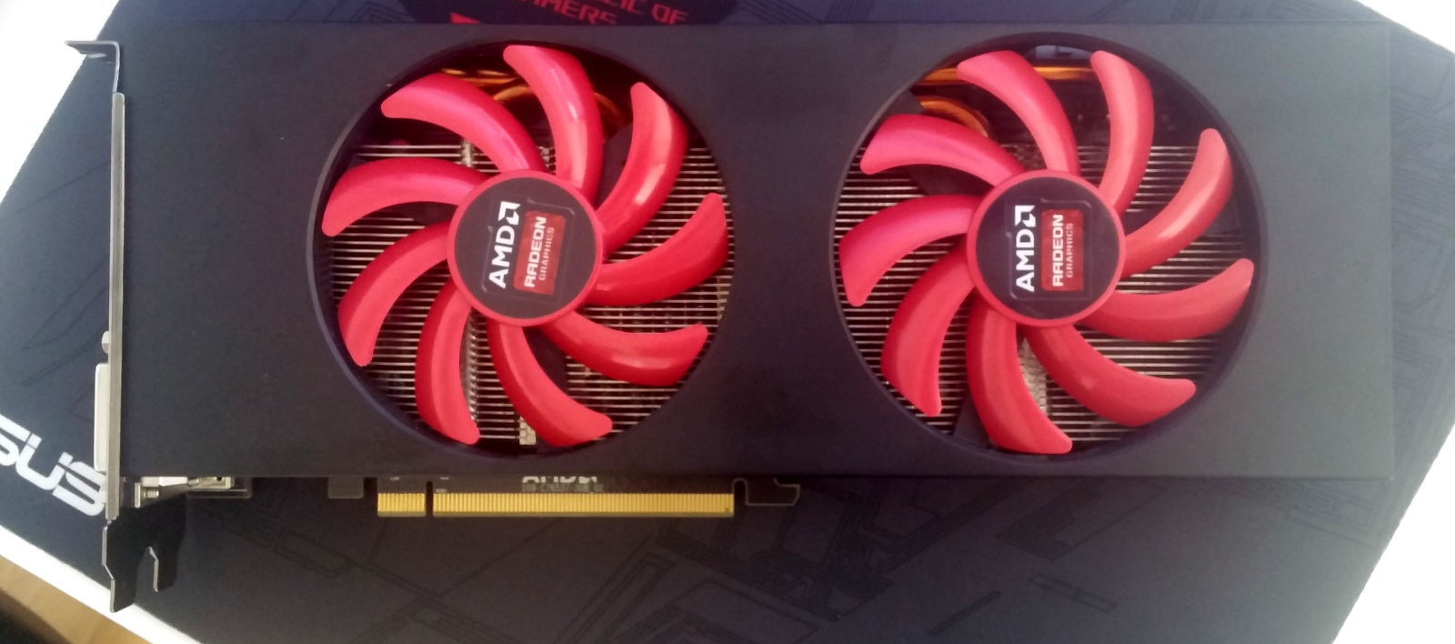 AMD-Radeon-R9-285X-front.jpeg