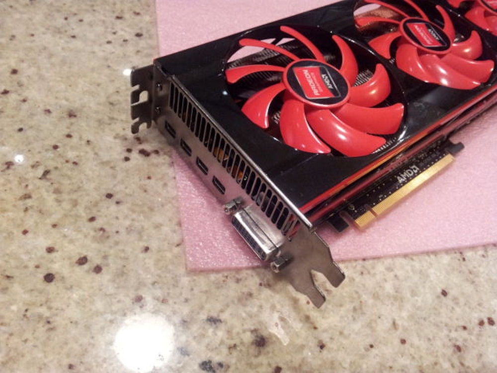 AMD Radeon HD 7990 (1)