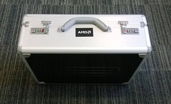 AMD Radeon R9 295X2 briefcase