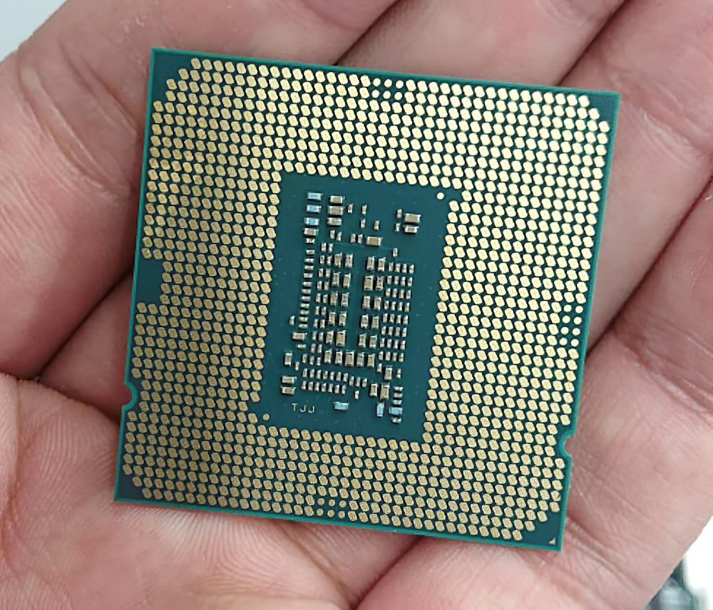 Intel Core i5-10400 6-core CPU pictured, NDA information leaked 
