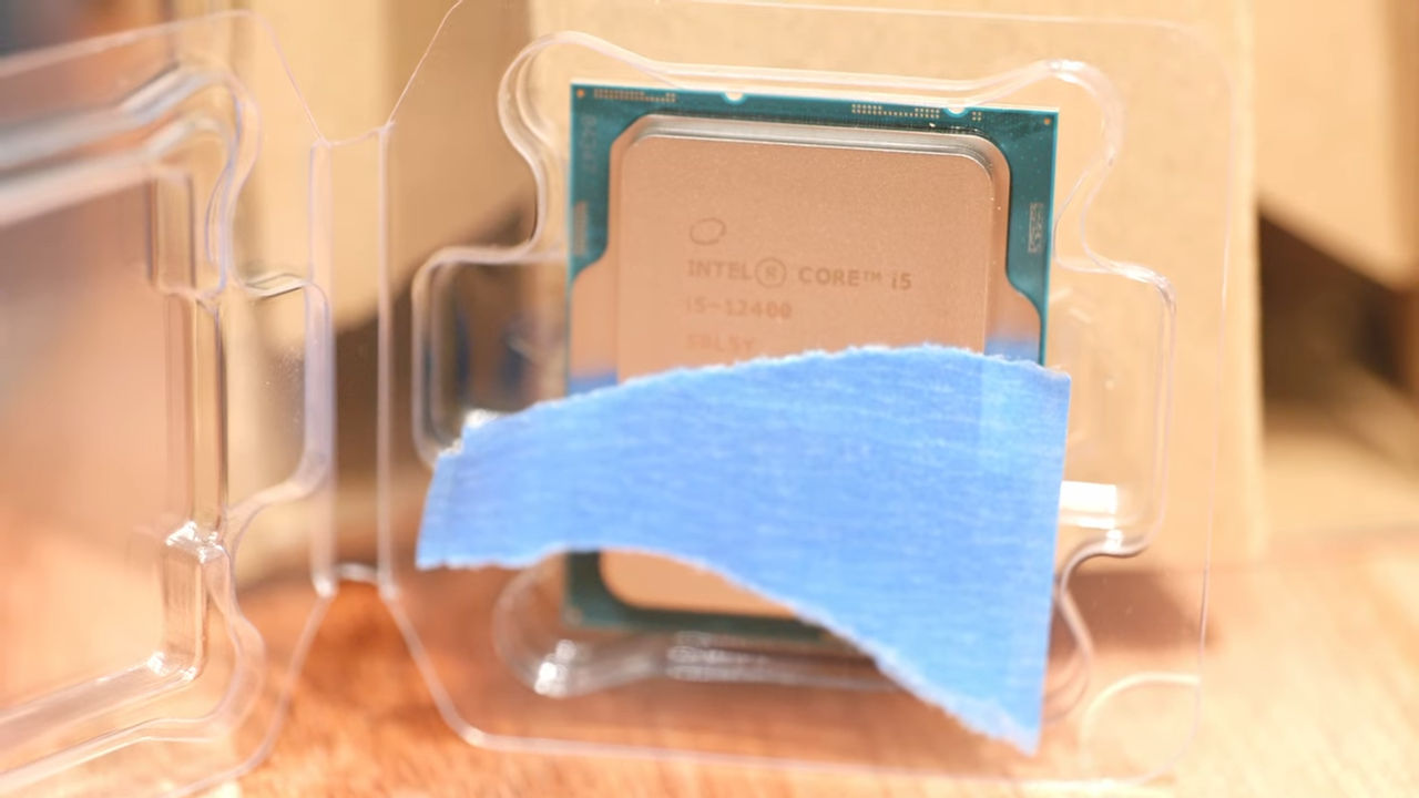 Intel Core i5-12400 retail CPU gets tested with stock cooler