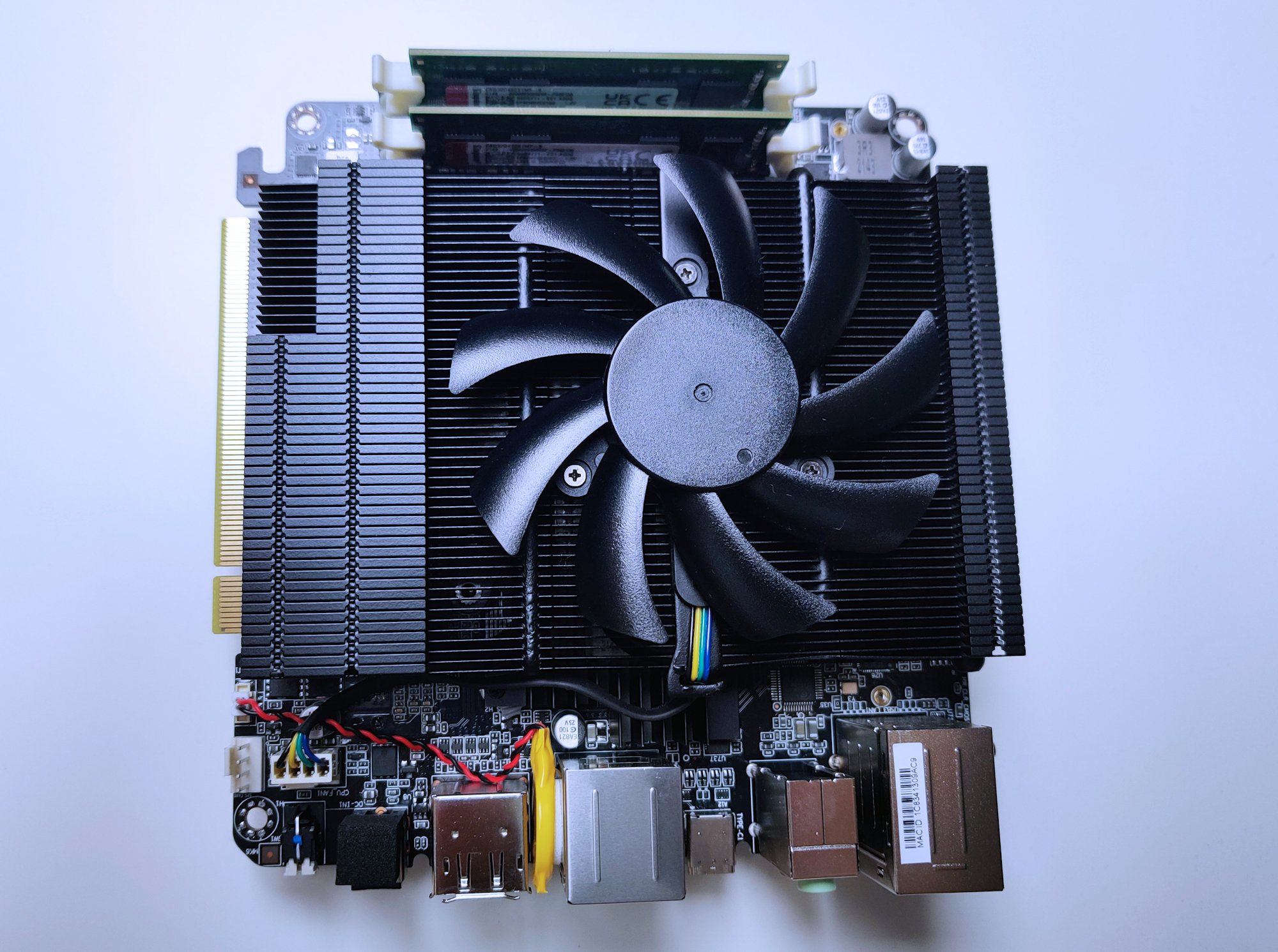 Minisforum B550 Mini-PC: Ryzen 7 5700G + external GPU support for $599