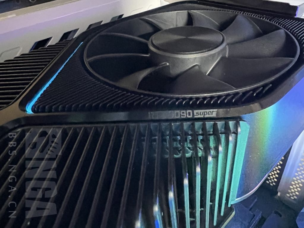 NVIDIA GeForce RTX 3090 SUPER yang belum dirilis Difilmkan Dengan Black Cooler